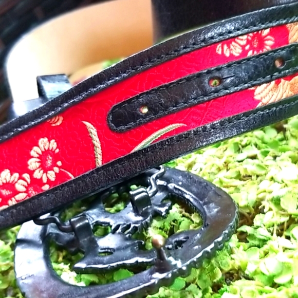 STREETS AHEAD Red Oriental Fabric Inset Black Leather Artsy Dragon Buckle Belt - Picture 13 of 16